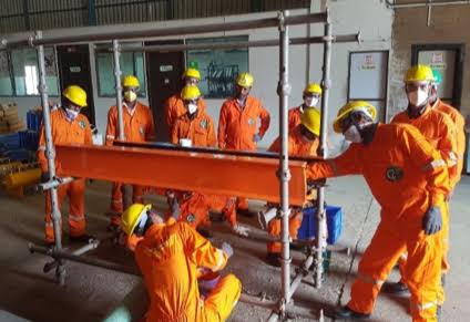 Construction and erection of enhanced manifold caging – photo 2